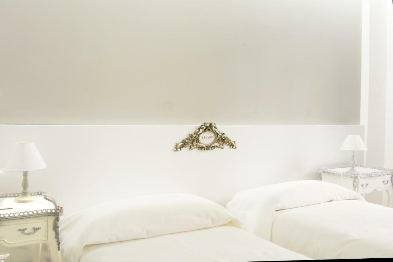 Gens Claudia, Vatican Luxury Appartement